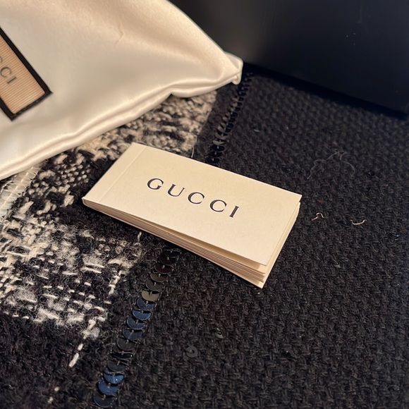 Gucci Silk Flower Brooch - Pink - New in Box with Authenticity Papers - Picture 7 of 8